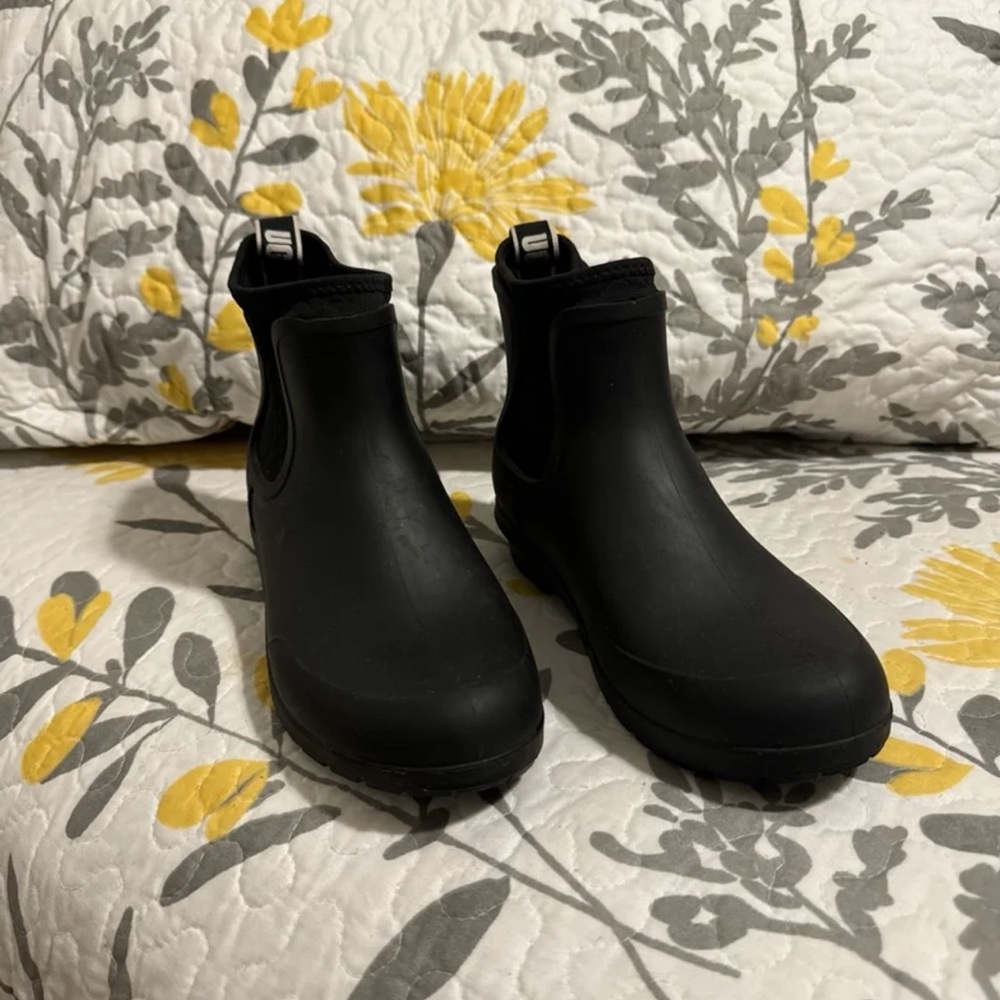 Ugg rain boots